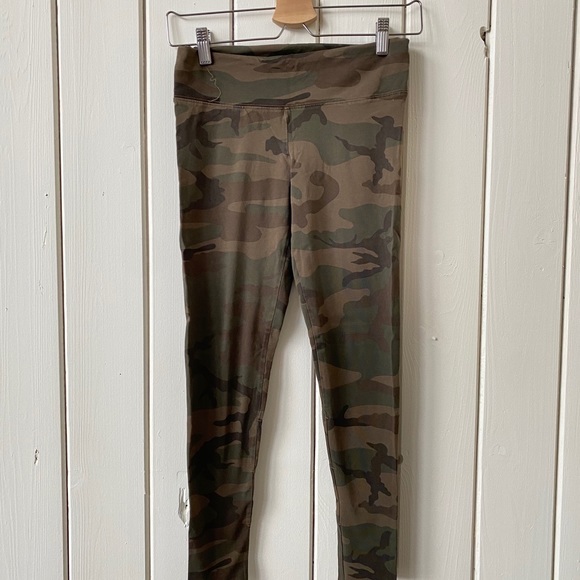 TNA camo leggings - Picture 1 of 5